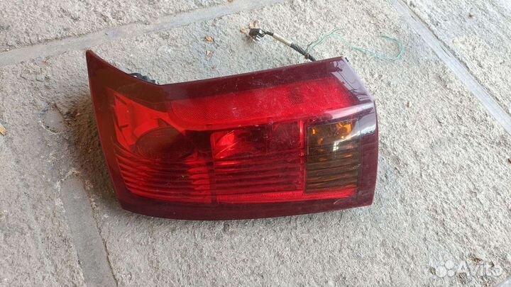 Задний правый фонарь Кадиллак цтс 2006 года