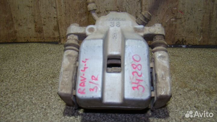 Суппорт З/П Toyota RAV4 (XA40)