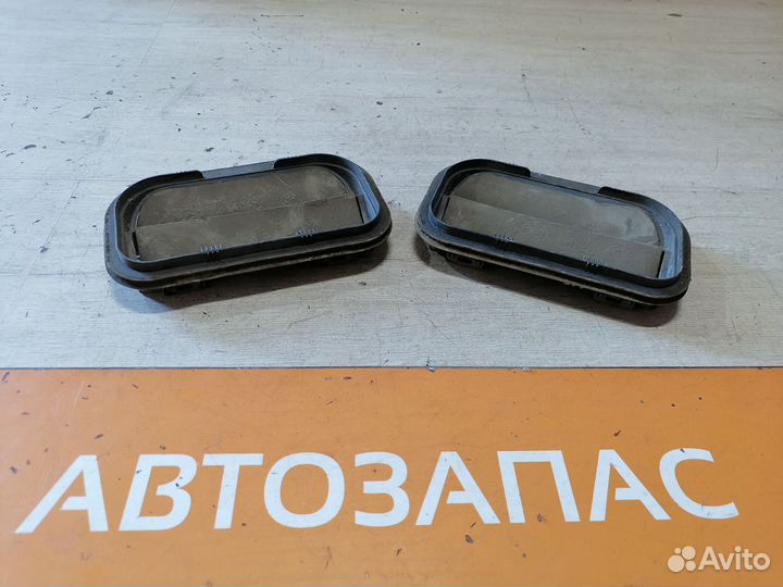 Решетка вентиляции багажника Ford Focus 2 пыльник