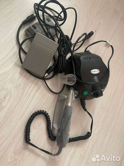 Аппарат для маникюра и педикюра