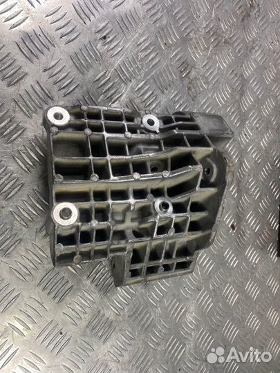 Кронштейн генератора Land Rover Range Rover Sport