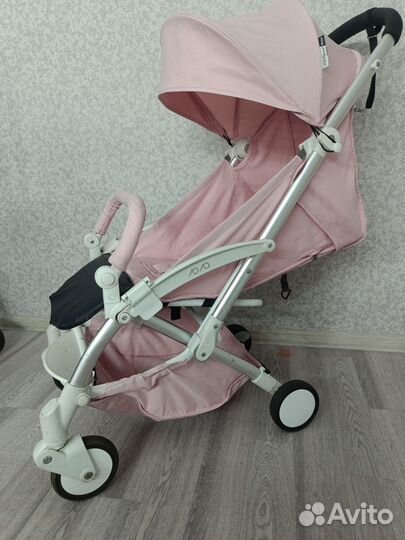 Коляска прогулочная yoya