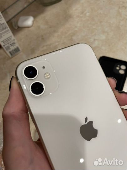 Телефон iPhone 11