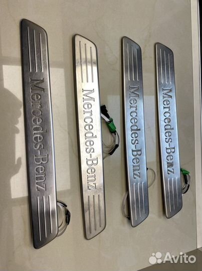 Накладка порога салона Mercedes - Benz с подсветко