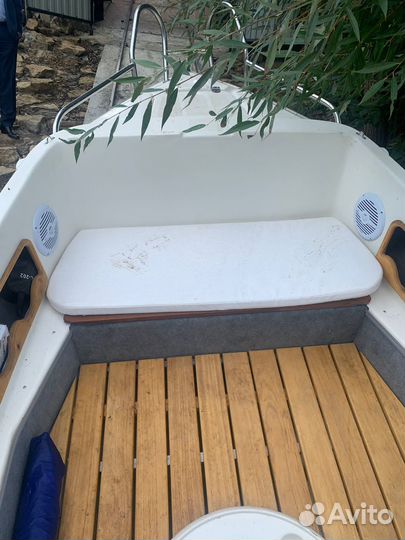 Катер, моторная лодка