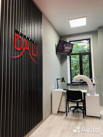 Маникюр, педикюр Ялта