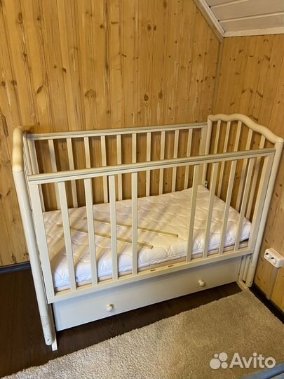 Детская кроватка, натуральное дерево