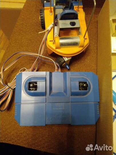 Погрузчик на пульте управления