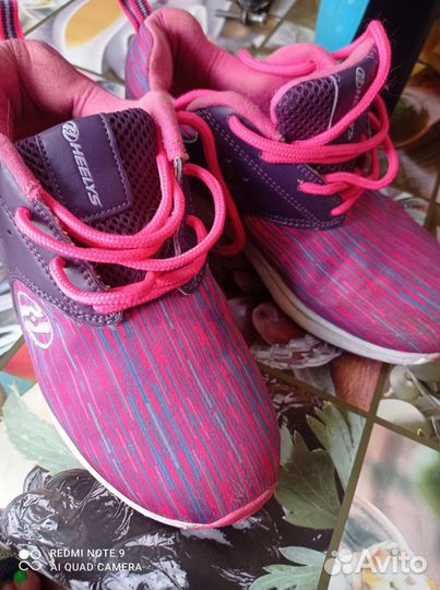 Кроссовки на роликах heelys