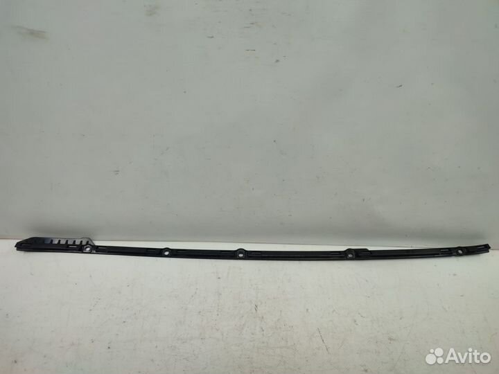 Молдинг лобового стекла левый Hyundai Sonata 8 DN8