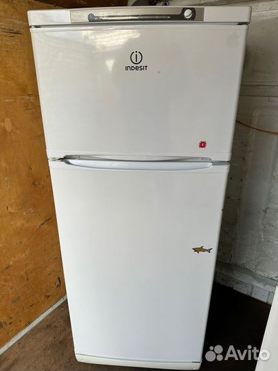 Холодильник indesit