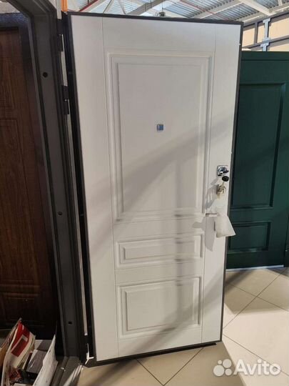 Дверь входная металлическая новая