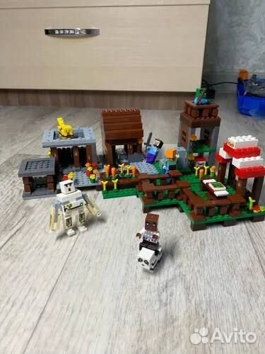 Конструктор My World Деревня в Лесу 778 деталей