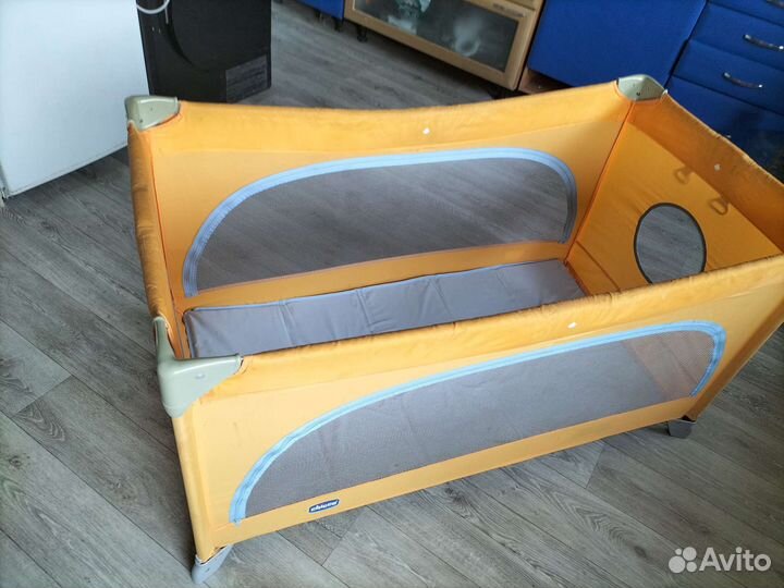 Манеж -кровать Chicco Easy Sleep + сумка