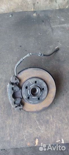 Кулак левый Volkswagen Polo 5