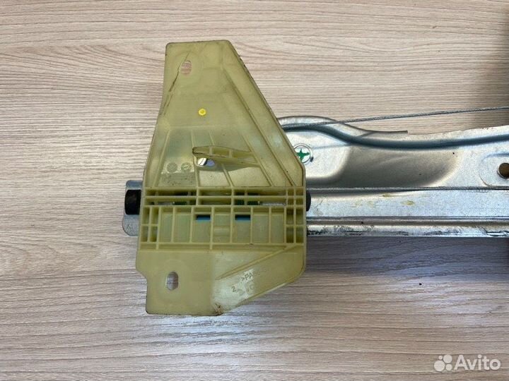 Стеклоподъемник передний правый LADA X-Ray Cross