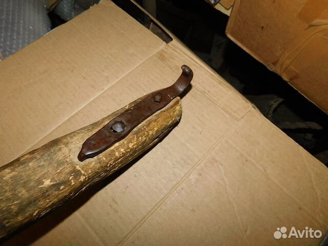 Старинное коромысла с кованными крюками ри