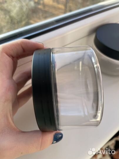 Пластиковые банки с черной матовой крышкой, 300мл