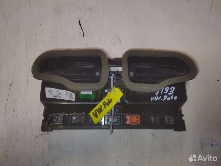 Центральная панель с дефлекторами VW Polo