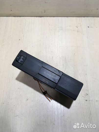 Проигрыватель компакт дисков Мерседес W210