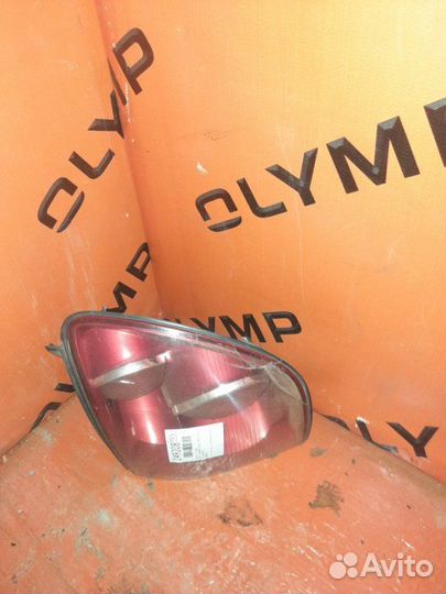 Стоп-сигнал правый Toyota Harrier MCU15 1MZ-FE