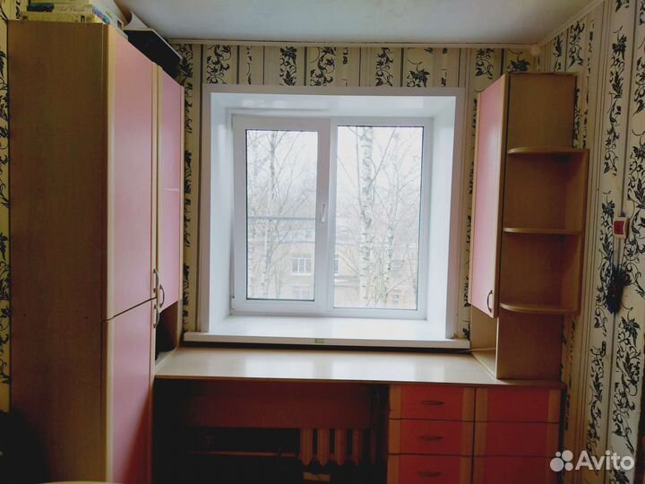 Письменный стол-стенка