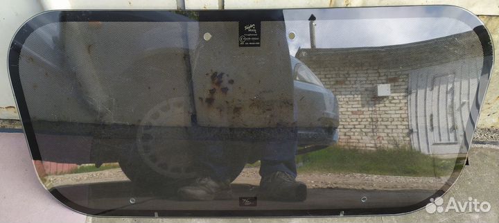 Стекло от автомобильного люка. Англия