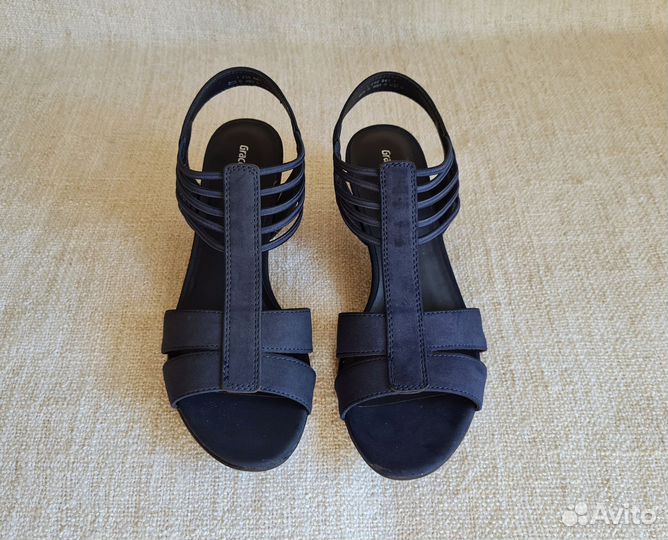 Новые босоножки женские на каблуке 40