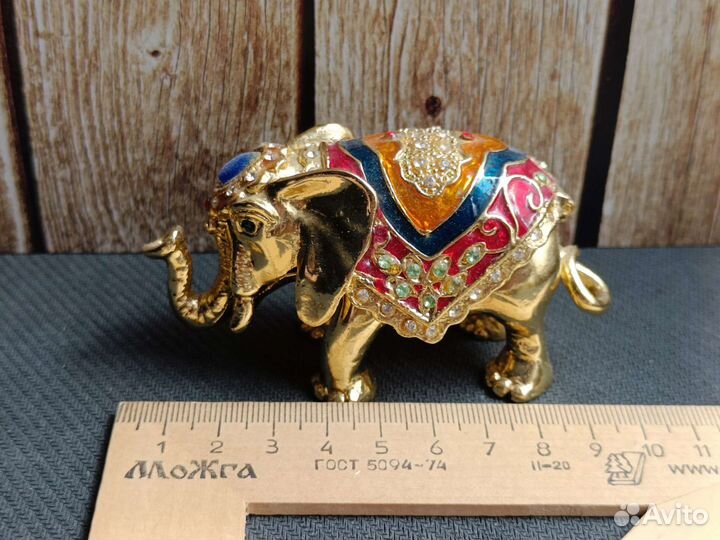 Шкатулки со стразами разные