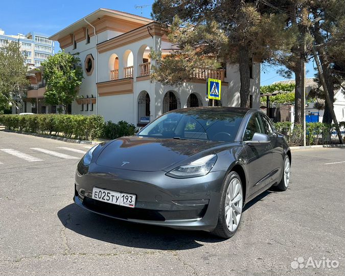 Аренда электромобиля Tesla Model 3