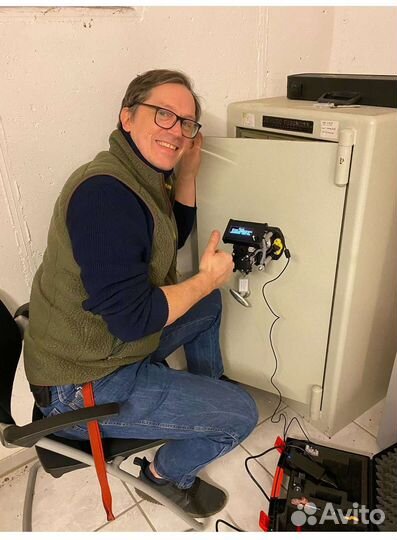 Вскрытие сейфов замков дверей Замена замков