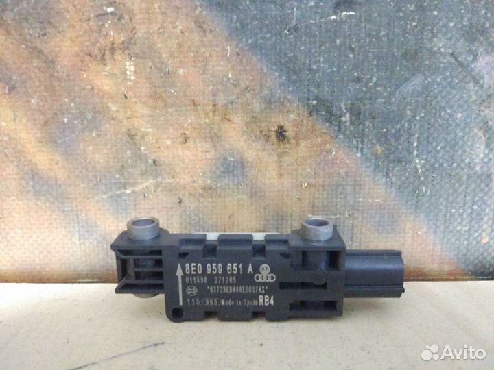 Датчик Airbag Audi A4 Avant B7 ALT 2006