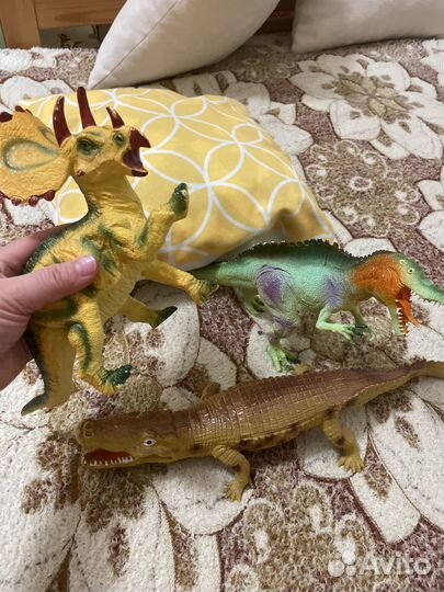 Фигурки динозавров