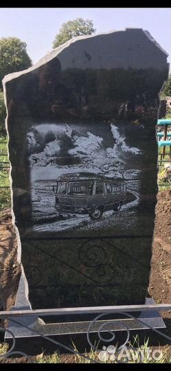 Памятники на Сумской