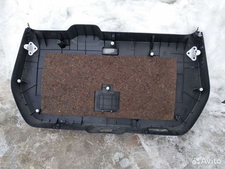 Обшивка двери боагажника Nisssn x-trail
