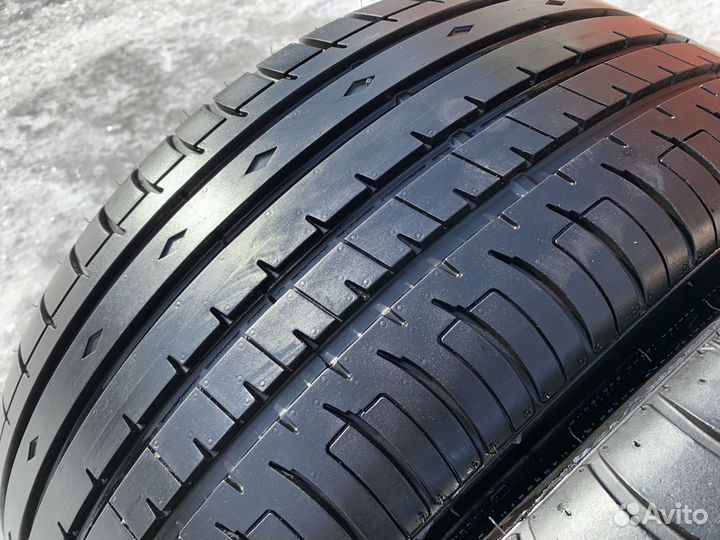 Accelera PHI-R 245/35 R20
