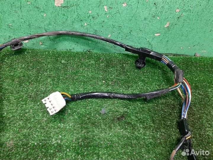 Проводка двери задней правой Mitsubishi Grandis 2