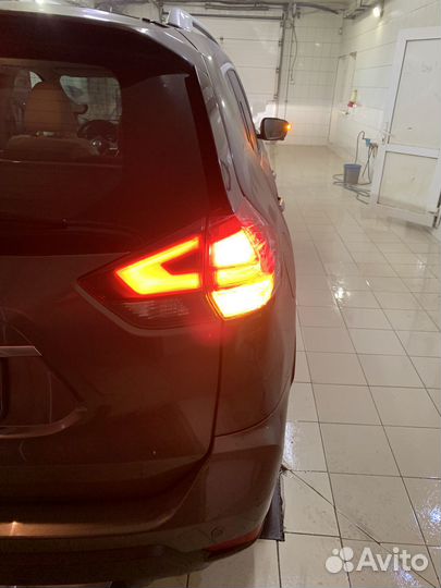Задний фонарь Nissan x-trail