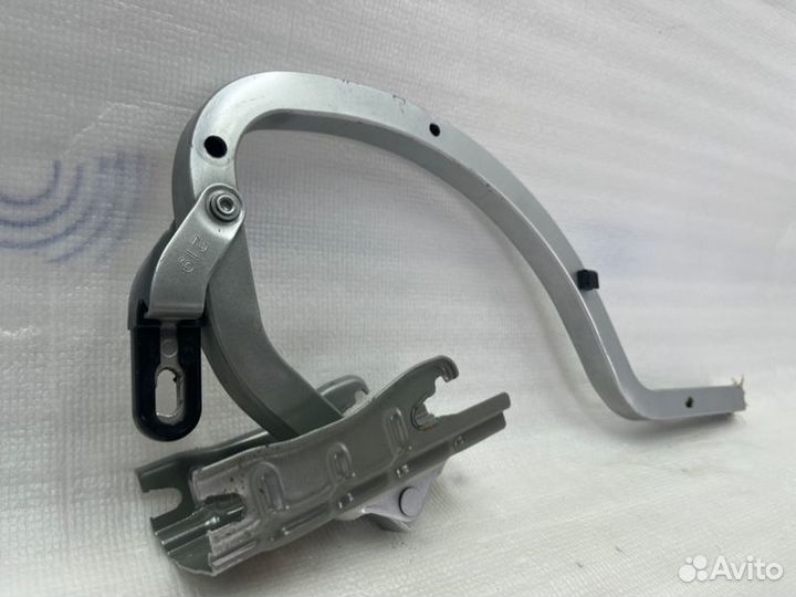 Петля багажника Toyota Camry V50/V55 2011-2018