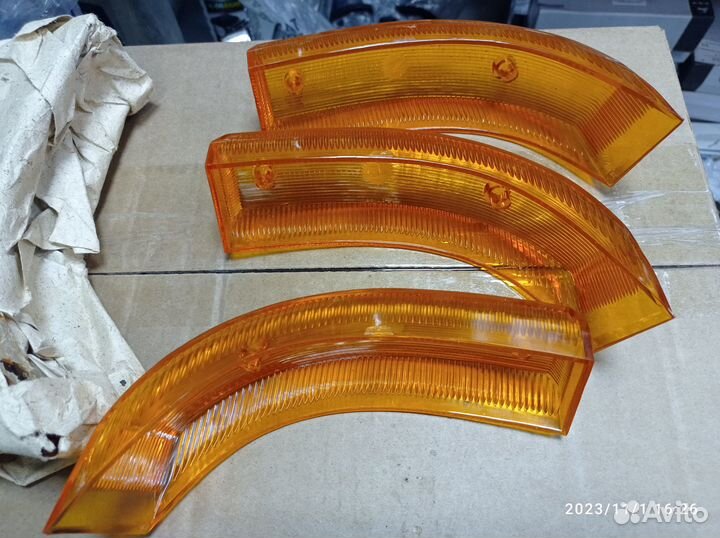 Стекла указателя поворота газ 21 желтые новые