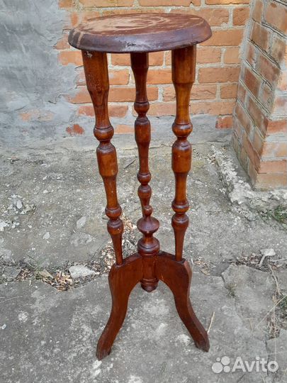 Столик деревянный
