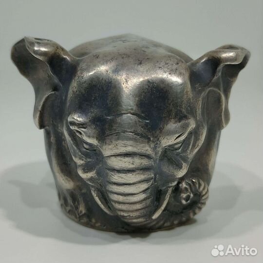 Покупку и реализация антиквариата