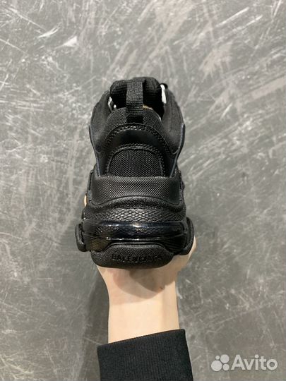 Balenciaga Triple S Black - женские кроссовки