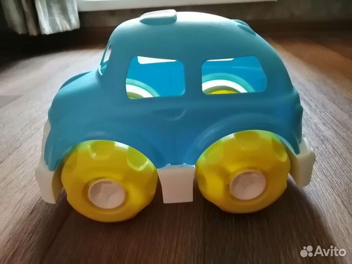 Игрушки: трактор, машина