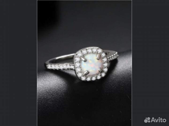 Кольцо с натуральным камнем с опалом