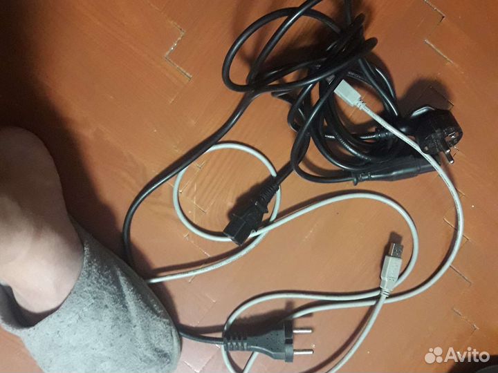 Зарядки старые,провода и колокольчики