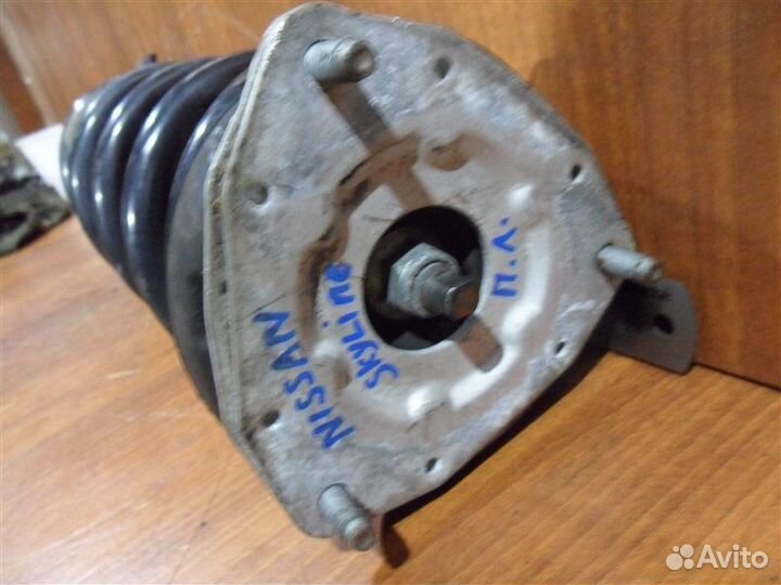 Амортизатор передний левый Nissan Skyline KV36