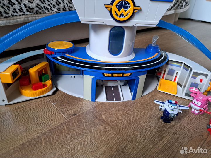 Супер крылья база и 10 самолетиков