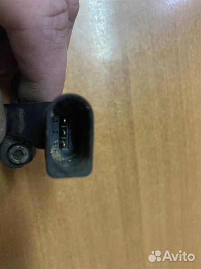 Датчик положения коленвала Skoda Octavia A5 1Z
