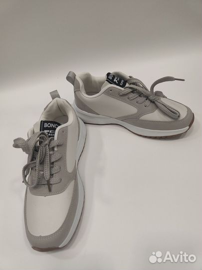 Кроссовки женские